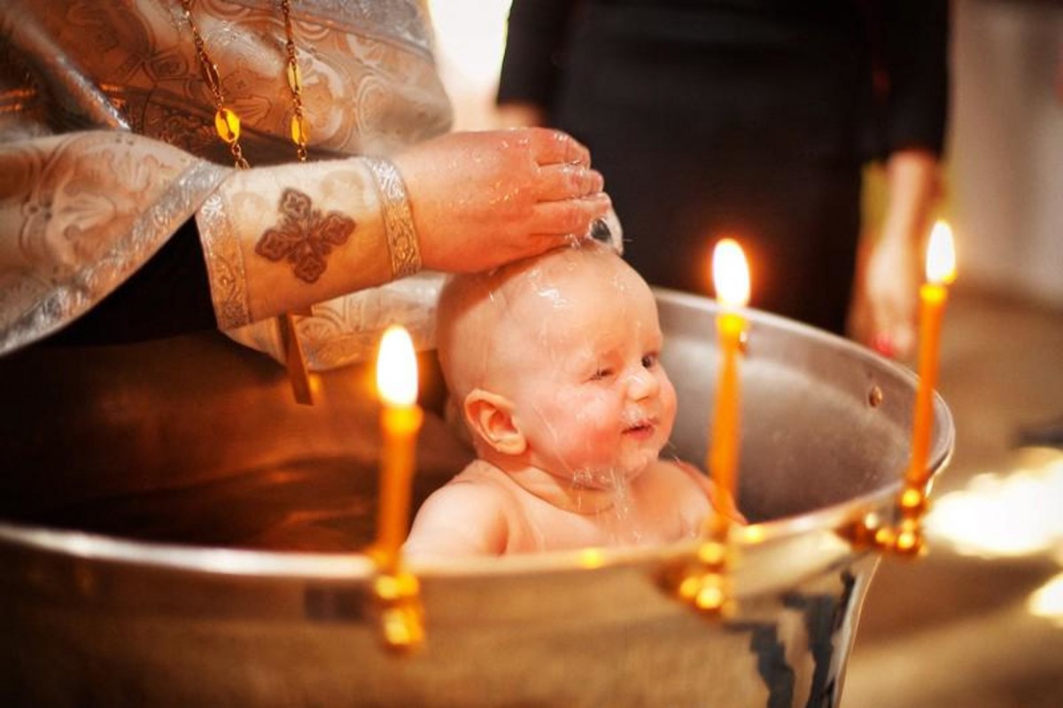 Кого краще обирати хрещеними батьками