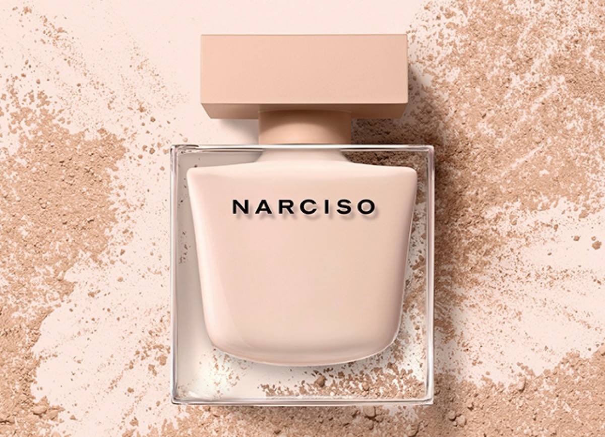 Воплощение женственности в пудровом аромате Narciso Poudrée