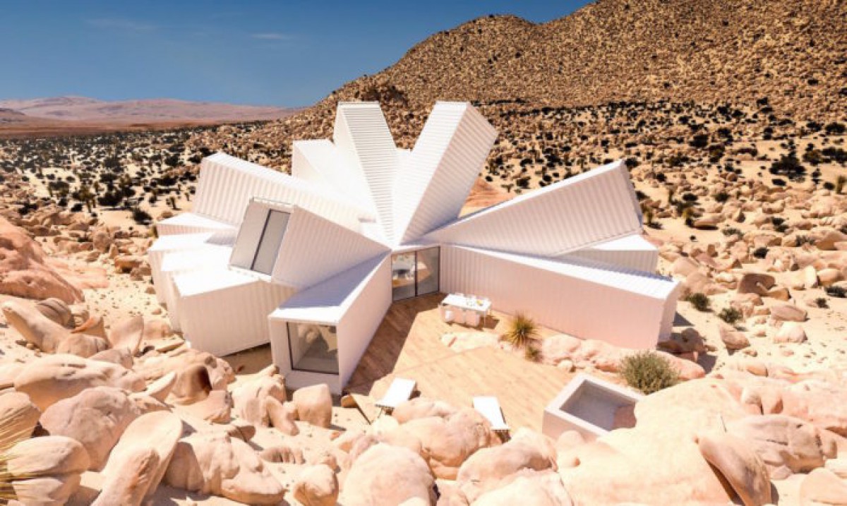Мираж в пустыне: Эксцентричный белоснежный дом из контейнеров