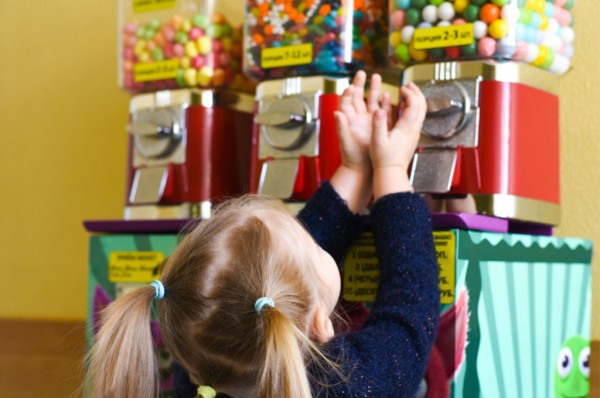 Крупнейшая сеть британских супермаркетов убирает сладости с кассы